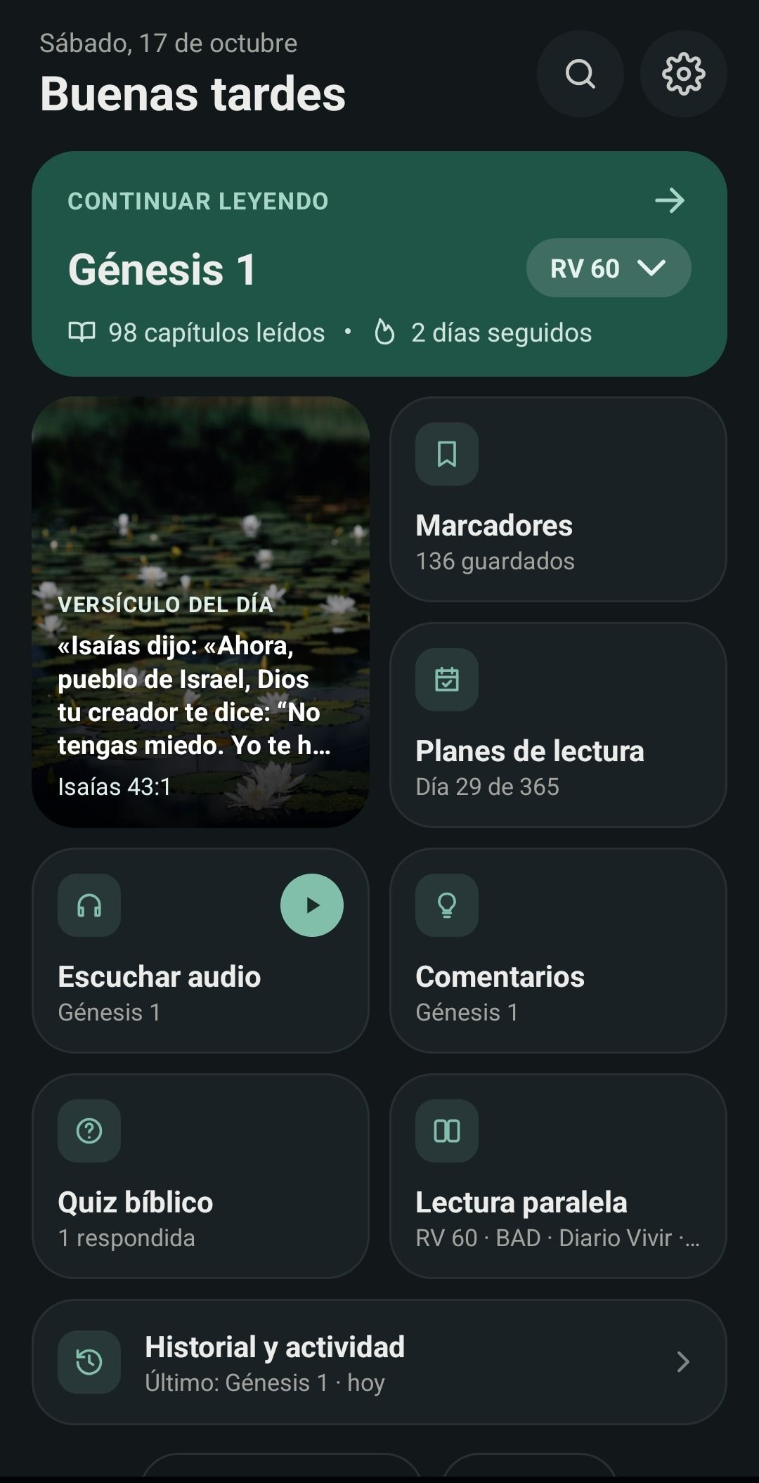 Pantalla de inicio de Bible Versions con el versículo del día y los accesos a cada función